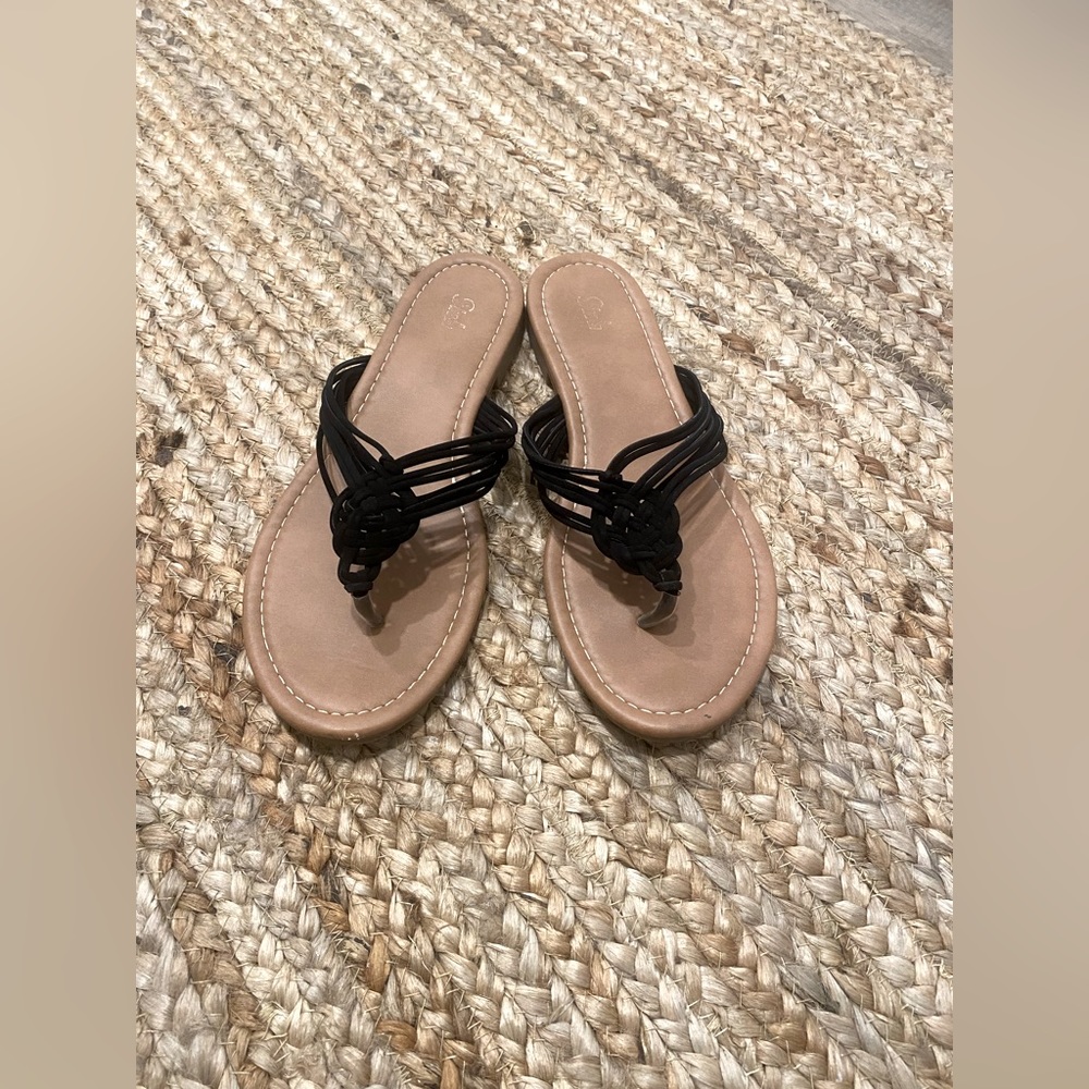 Women’s Flip Flops. Size 8.